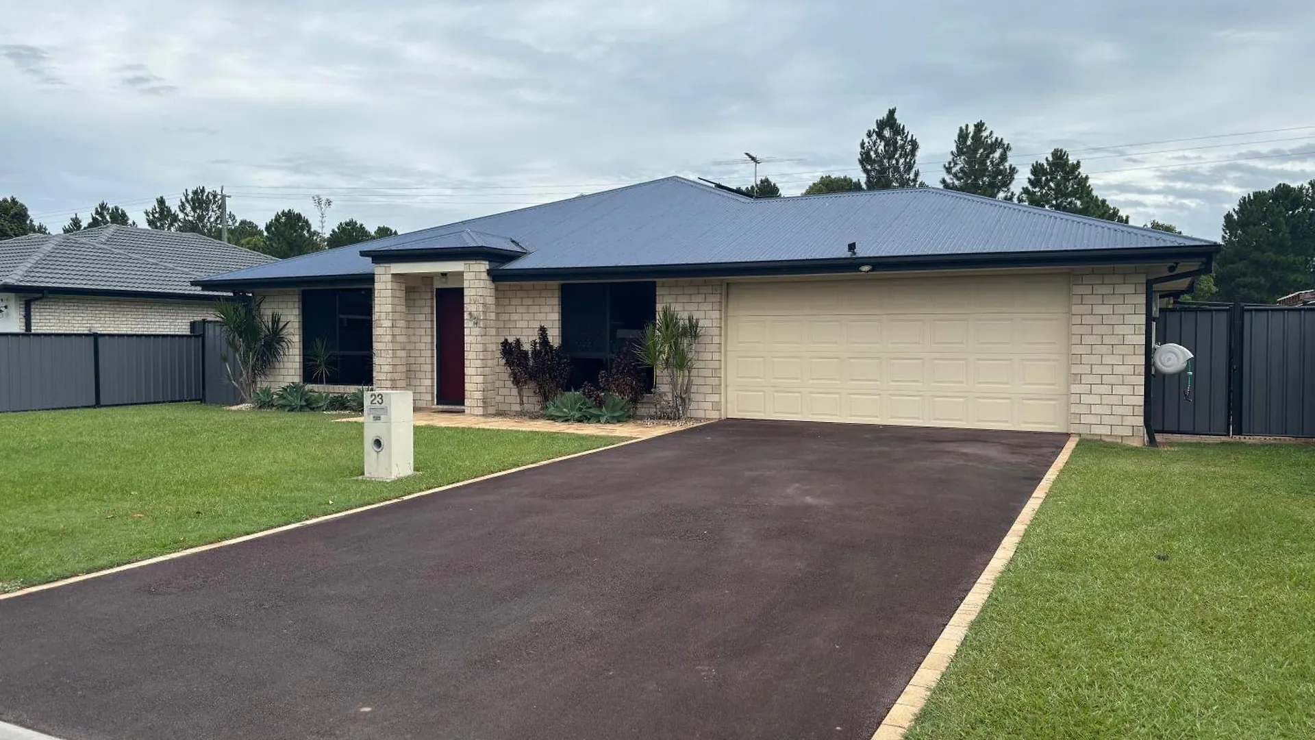 Family Retreat In Caboolture Big House Villa