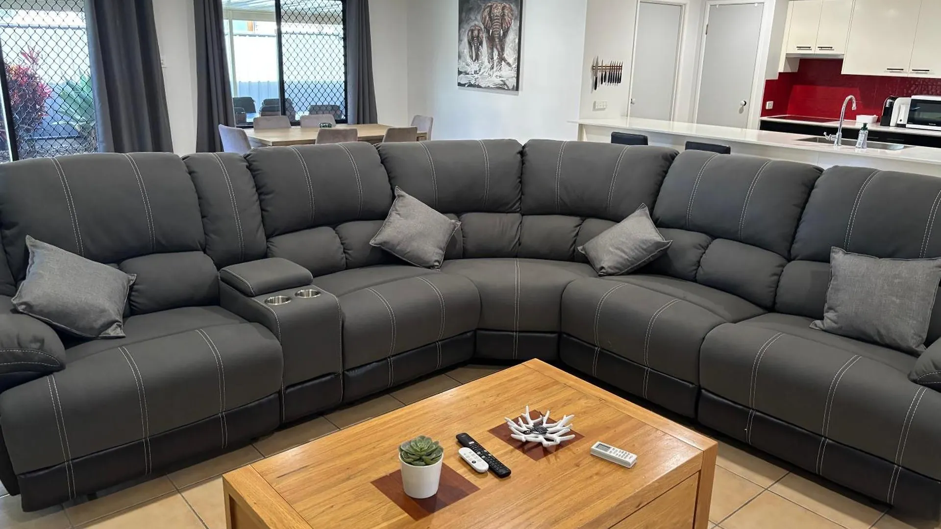 Family Retreat In Caboolture Big House Villa