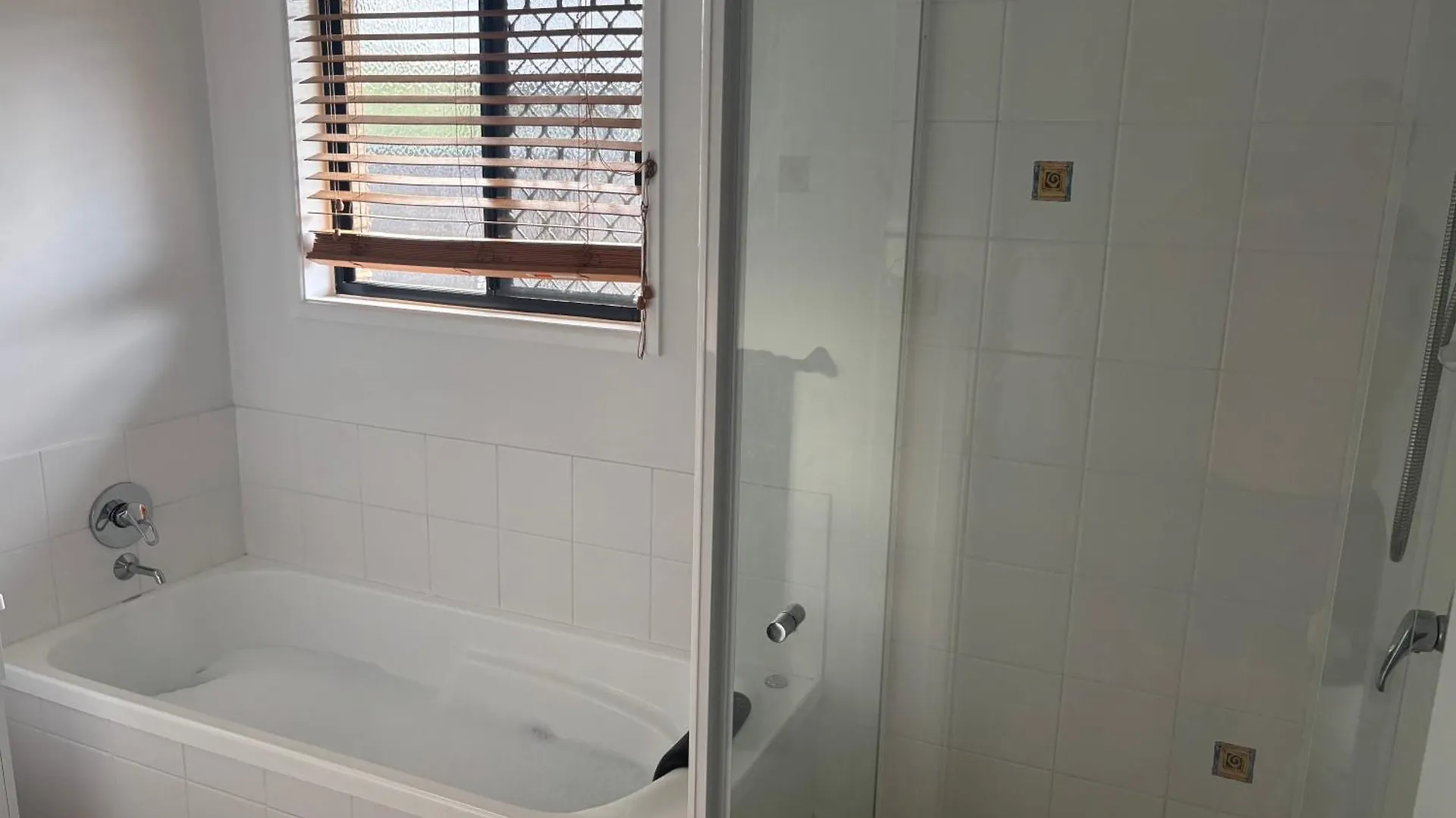 Family Retreat In Caboolture Big House Villa