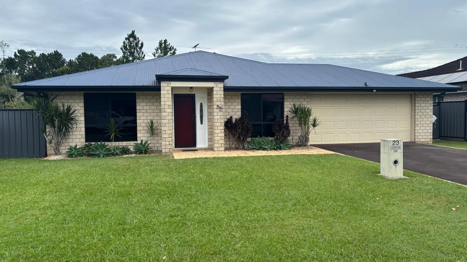 Family Retreat In Caboolture Big House location
